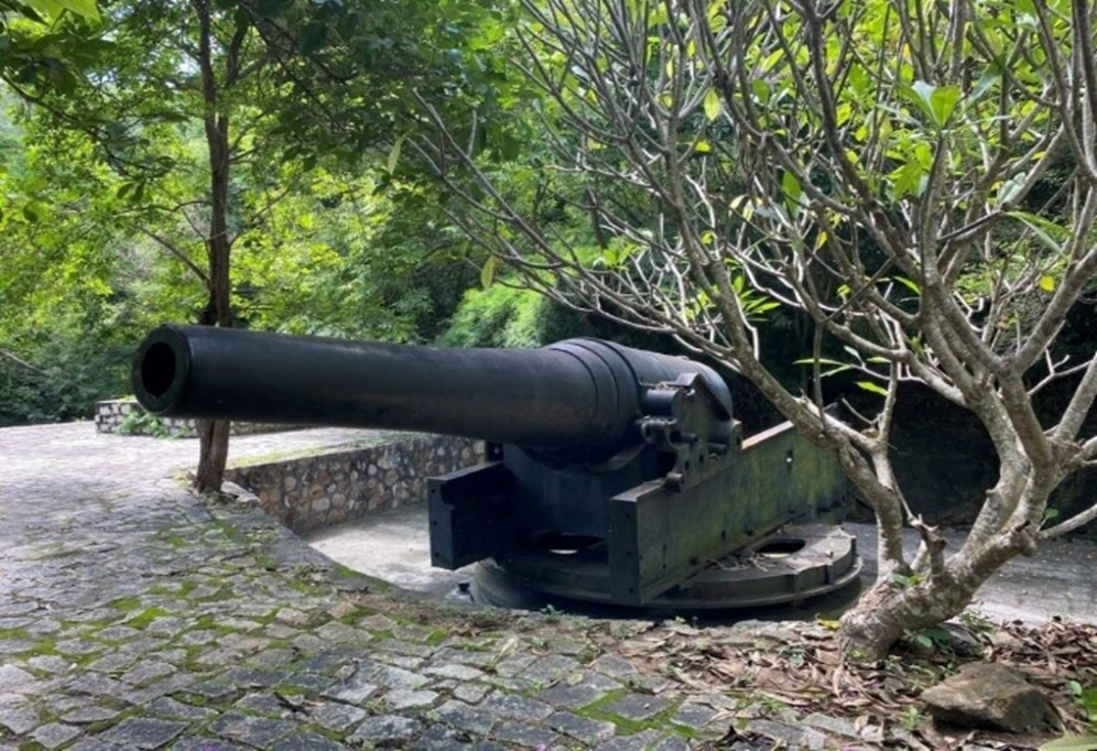 Trận địa pháo cổ