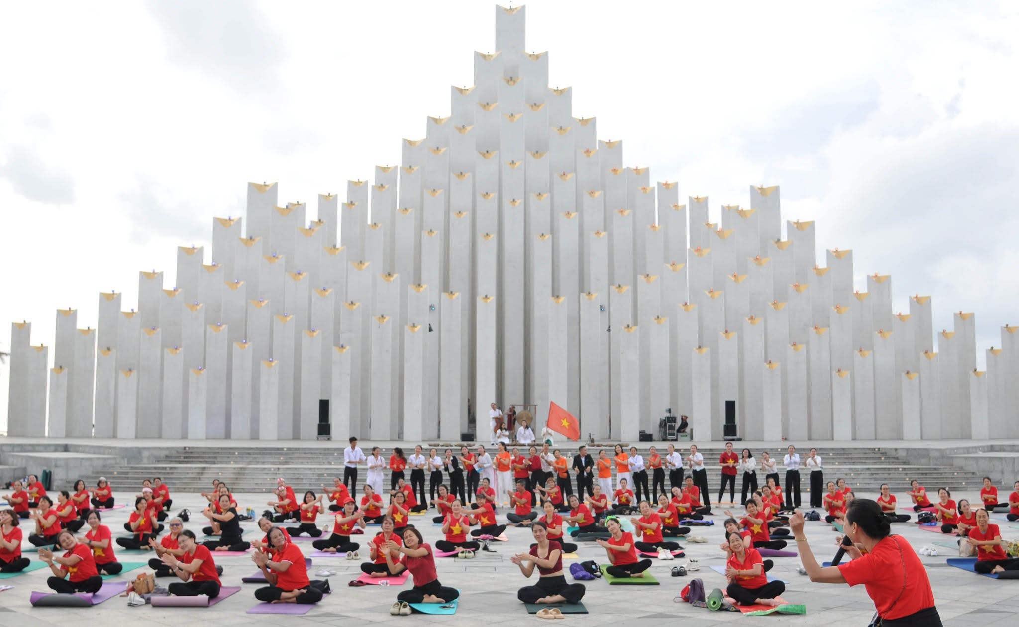 SÔI NỔI GIAO LƯU CÂU LẠC BỘ YOGA VÀ CUỘC THI CHÀO MẶT TRỜI NĂM 2026 TẠI VŨNG TÀU