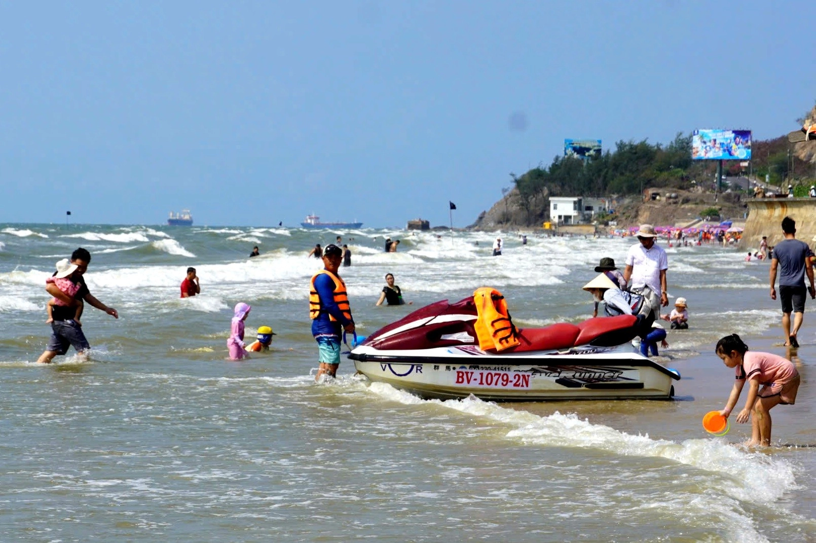 Phường Vũng Tàu: Bãi Sau Sạch Sâu Biển Và Sứa, Du Khách An Tâm Đổ Về Nghỉ Lễ