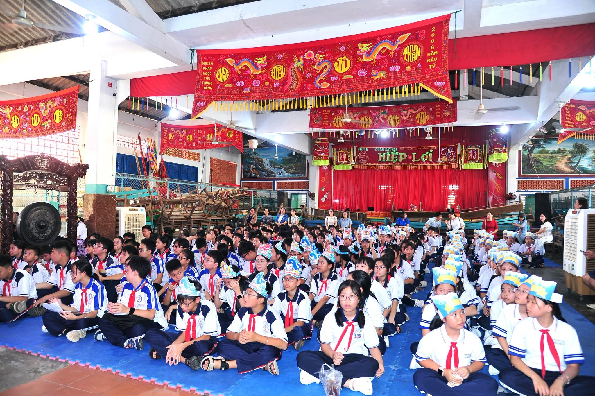 200 HỌC SINH TRANH TÀI TẠI HỘI THI RUNG CHUÔNG VÀNG TÌM HIỂU LỄ HỘI NGHINH ÔNG THẮNG TAM VŨNG TÀU VÀ LUẬT IUU