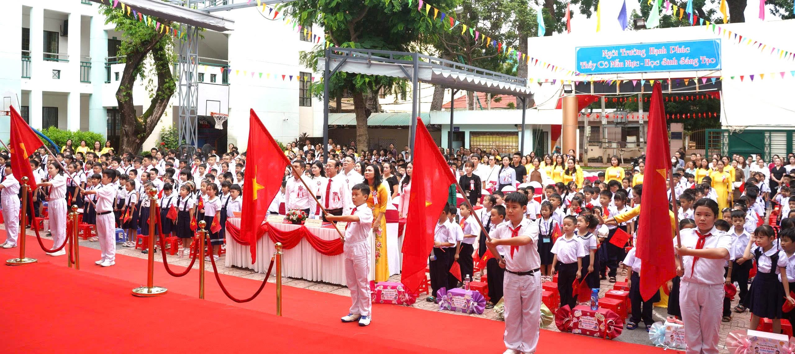 NÁO NỨC CHÀO MỪNG NĂM HỌC MỚI TẠI CÁC TRƯỜNG HỌC Ở PHƯỜNG VŨNG TÀU