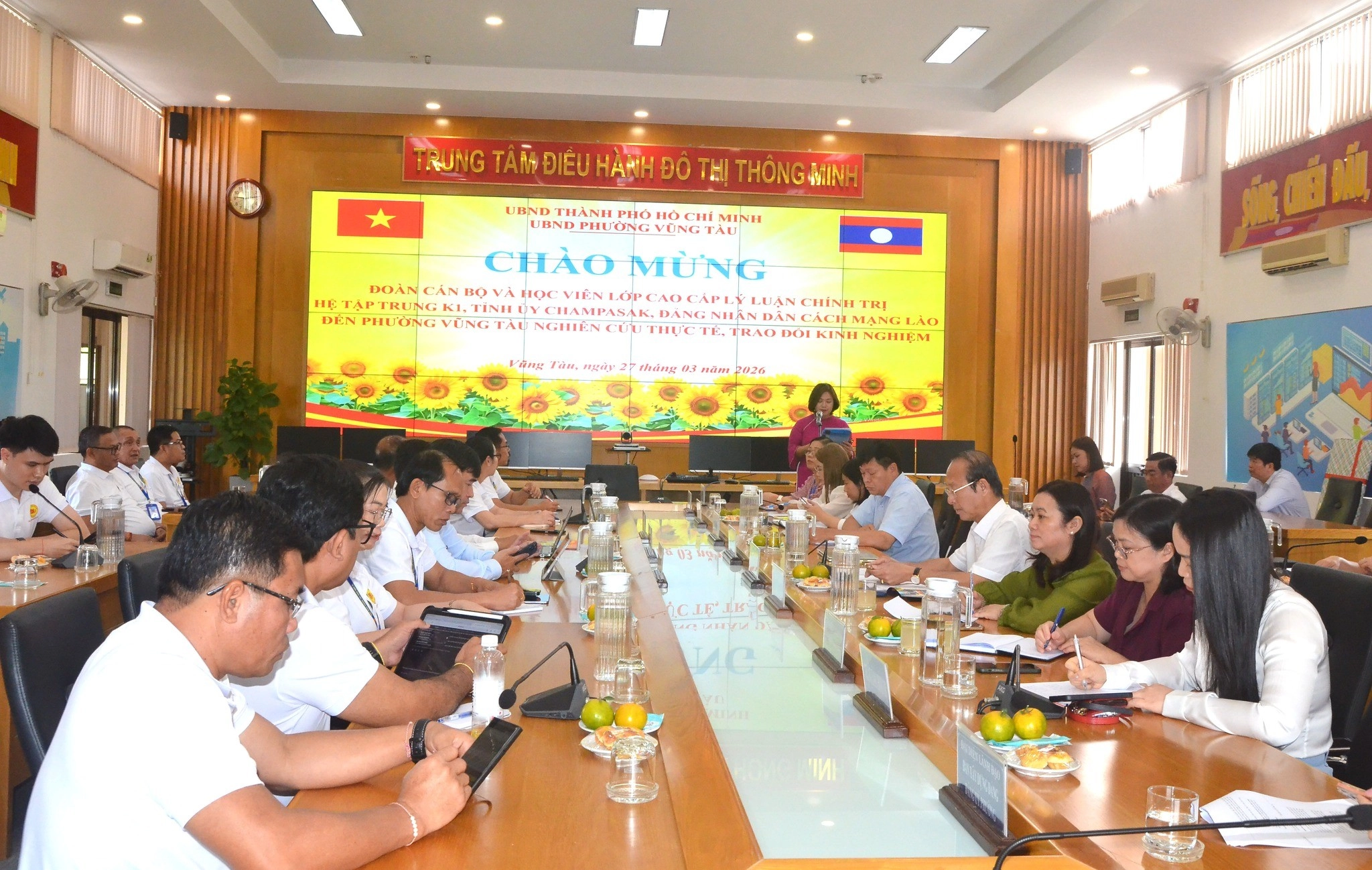 Đoàn cán bộ Lào đến trao đổi kinh nghiệm quản lý nhà nước và phát triển du lịch với phường Vũng Tàu