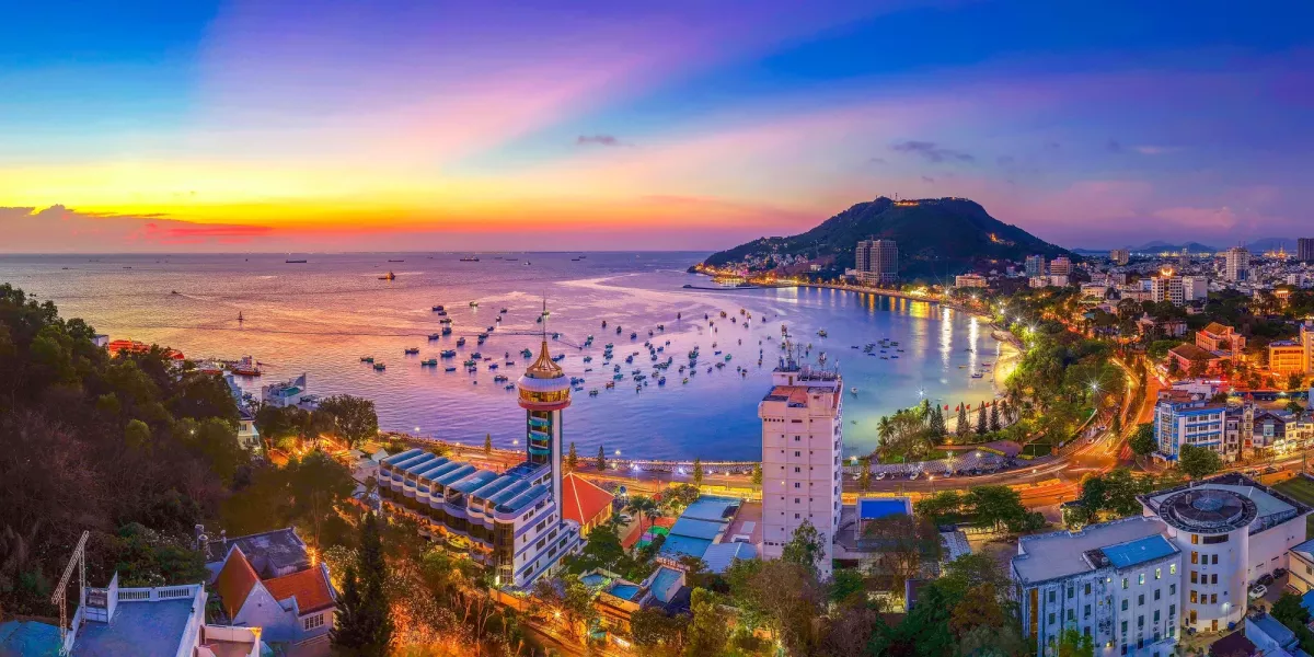 Bãi trước với vẻ đẹp thơ mộng trong chiều xuân. Ảnh: NGUYỄN VĂN KHỞI