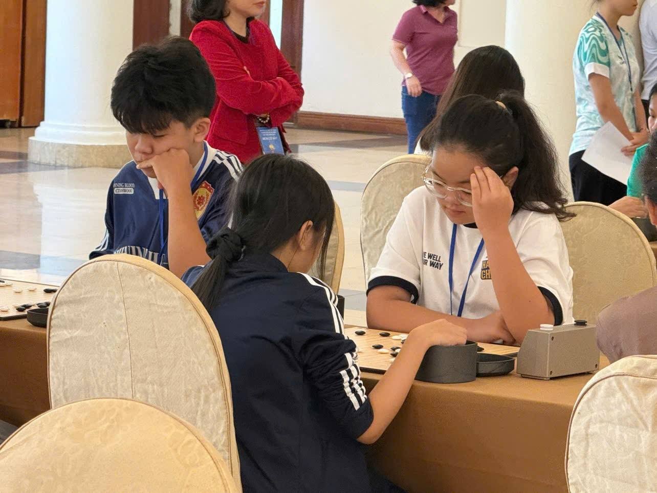 Hai vận động viên của phường Vũng Tàu đã xuất sắc thi đấu tại bộ môn Cờ Vây trong giải đấu do Đại hội Thể dục Thể thao TP. Hồ Chí Minh.