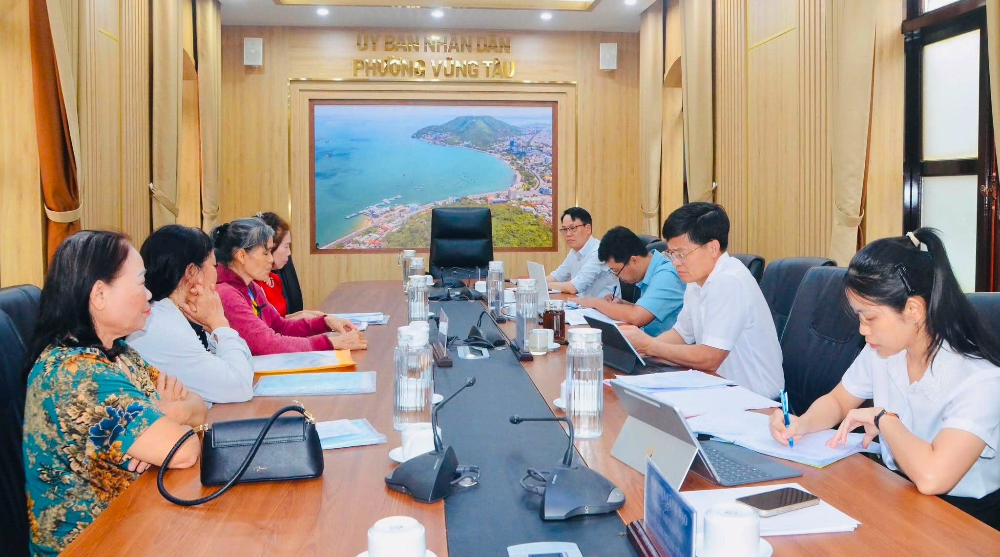 CHỦ TỊCH UBND PHƯỜNG VŨNG TÀU TIẾP CÔNG DÂN, CHỈ ĐẠO GIẢI QUYẾT CÁC KIẾN NGHỊ, VƯỚNG MẮC