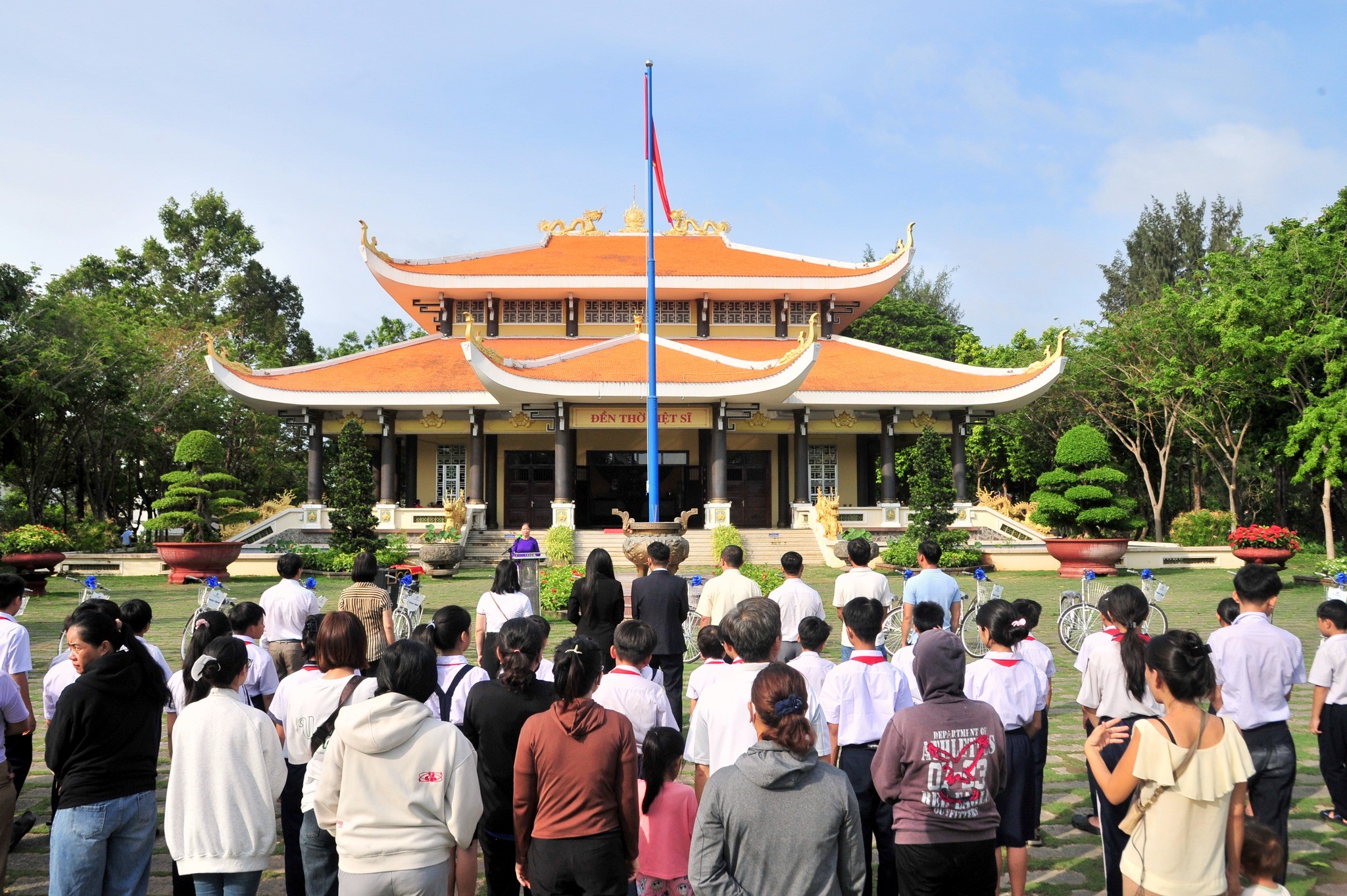 ''TIẾP BƯỚC ĐẾN TRƯỜNG” CHO HỌC SINH CÓ HOÀN CẢNH KHÓ KHĂN TRÊN ĐỊA BÀN PHƯỜNG VŨNG TÀU