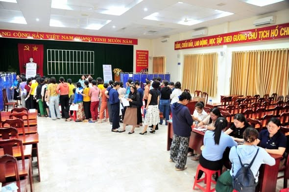 TƯ VẤN, KHÁM SỨC KHỎE VÀ CẤP PHÁT THUỐC MIỄN PHÍ CHO CÔNG NHÂN LAO ĐỘNG PHƯỜNG VŨNG TÀU