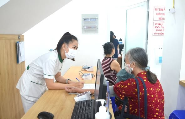 RẤT ĐÔNG NGƯỜI DÂN ĐẾN KHÁM SỨC KHỎE ĐỊNH KỲ, KHÁM SÀNG LỌC DO PHƯỜNG VŨNG TÀU TỔ CHỨC