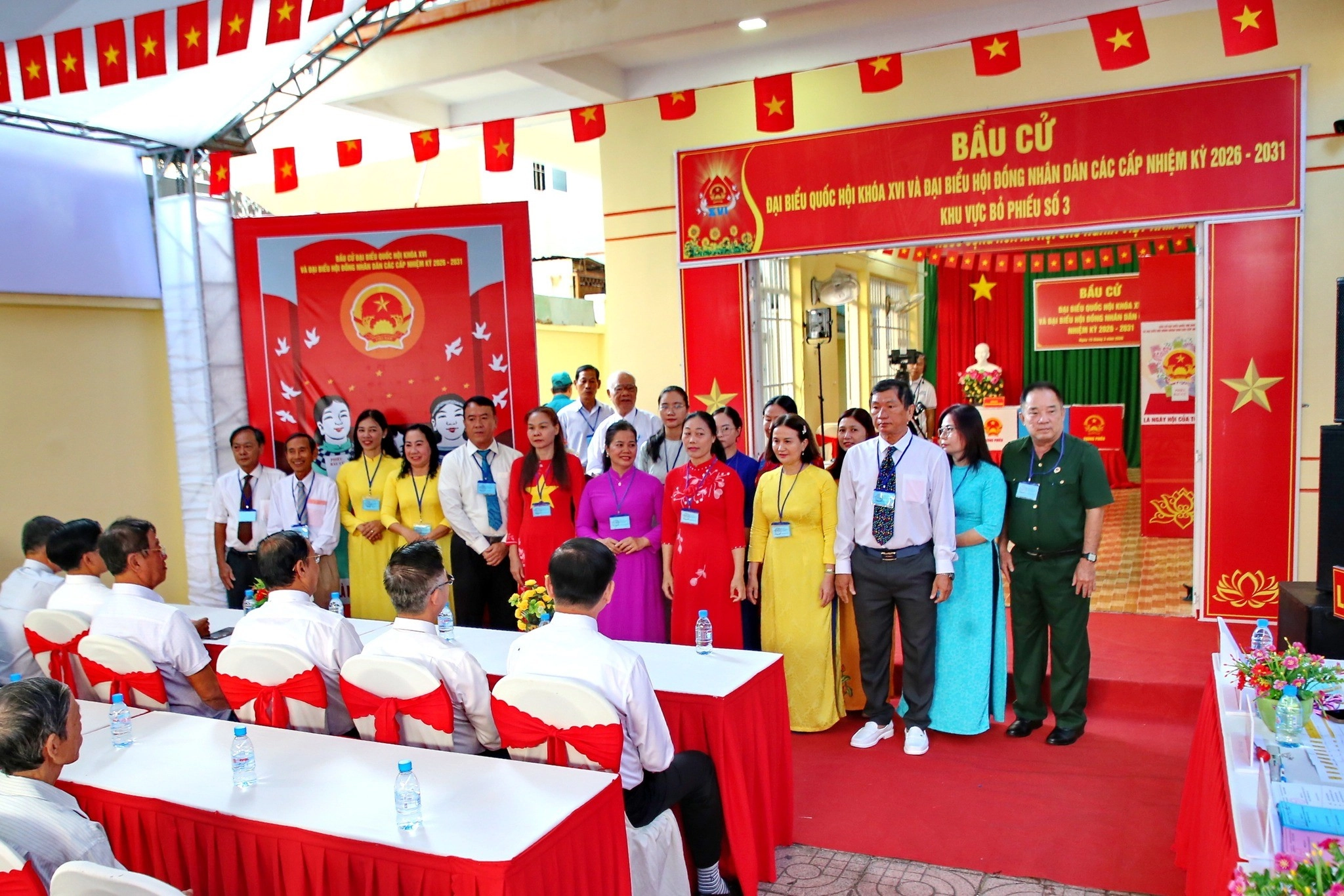 Đông Đảo Tác Giả Sáng Tác Hàng Trăm Bức Ảnh Đẹp Về Bầu Cử Tại Phường Vũng Tàu