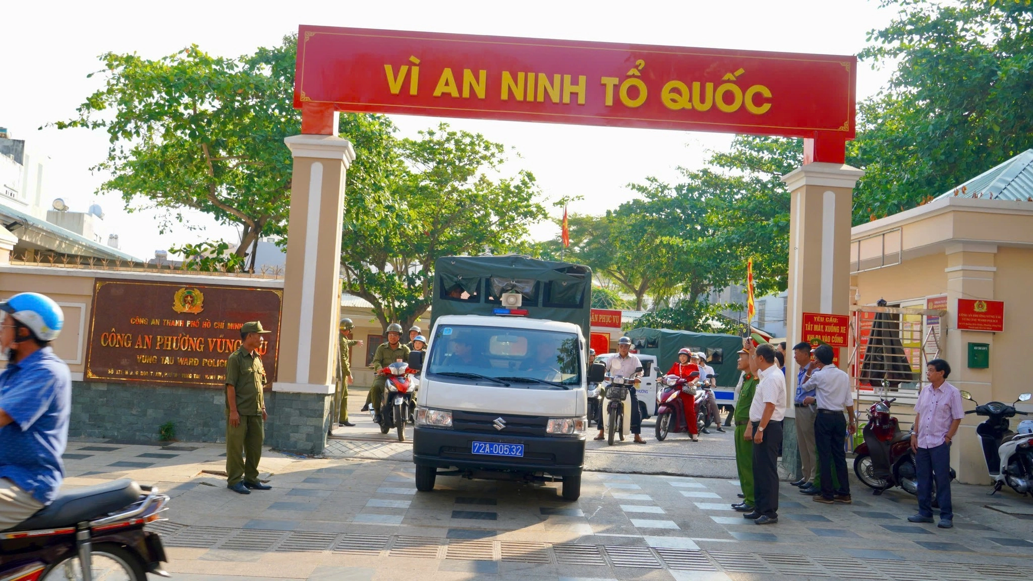 Công an phường Vũng Tàu ra quân triển khai thí điểm mô hình bảo đảm trật tự đô thị