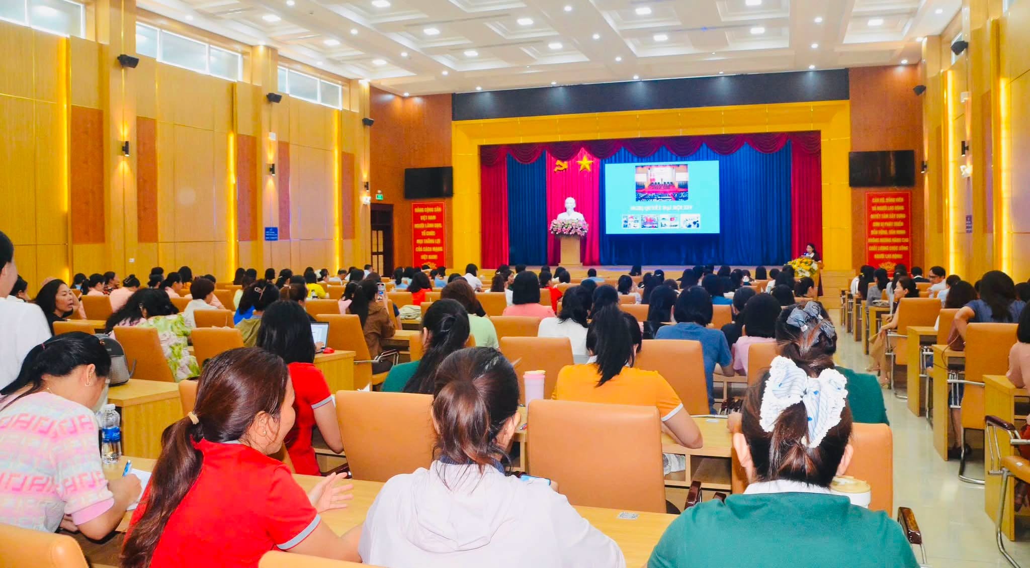 PHƯỜNG VŨNG TÀU BỒI DƯỠNG LÝ LUẬN CHÍNH TRỊ CHO HƠN 500 GIÁO VIÊN