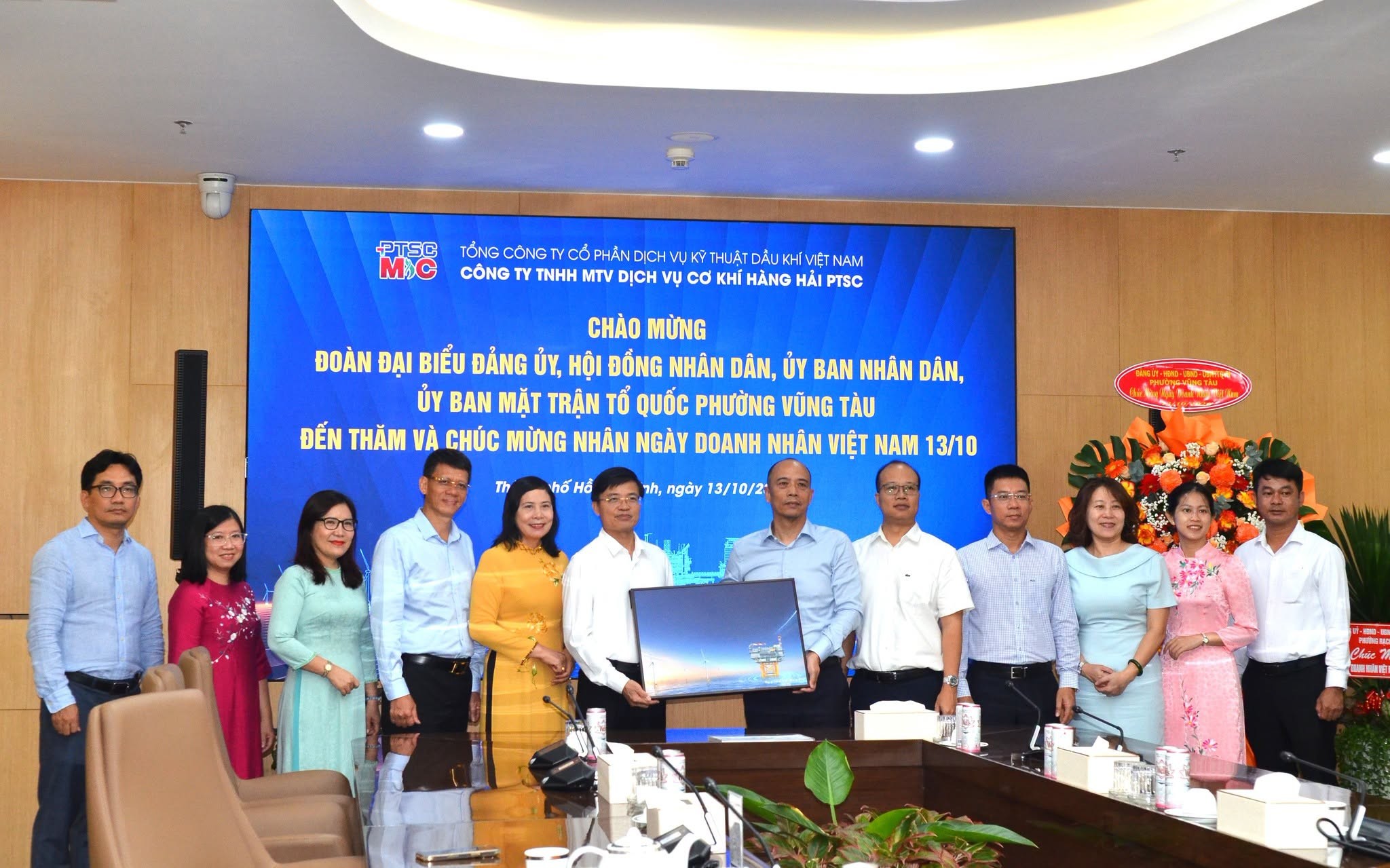 CHỦ TỊCH PHƯỜNG VŨNG TÀU THĂM, CHÚC MỪNG DOANH NGHIỆP NHÂN NGÀY DOANH NHÂN VIỆT NAM 13/10