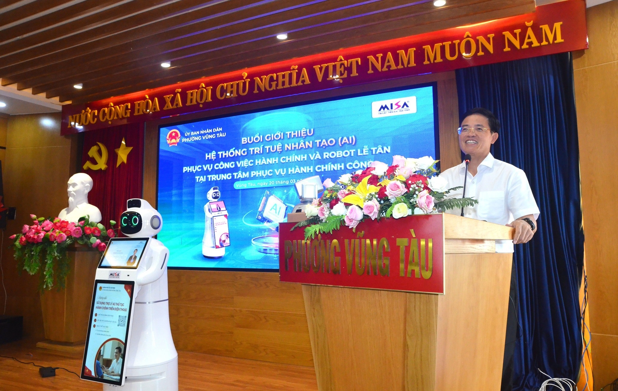 Phường Vũng Tàu ra mắt robot lễ tân thông minh: Bước tiến mới trong cải cách hành chính công