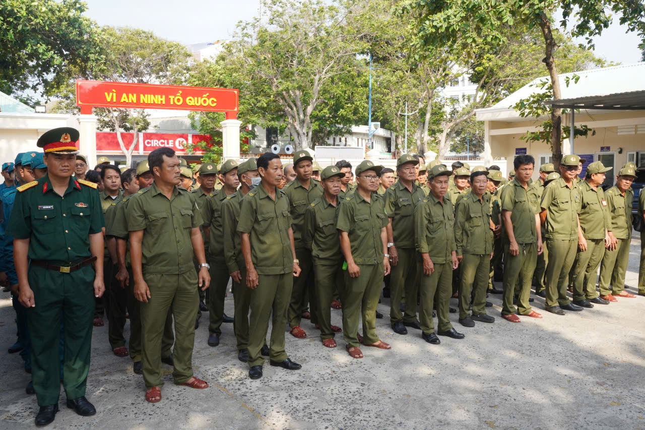 Ban Chỉ đạo 138 phường Vũng Tàu tổ chức lễ ra quân bóc gỡ các sản phẩm quảng cáo sai quy định, xử lý các đối tượng vi phạm, góp phần đảm bảo trật tự an toàn xã hội và chỉnh trang mỹ quan đô thị trên địa bàn