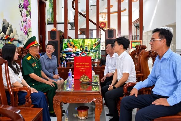 PHƯỜNG VŨNG TÀU: TỔ CHỨC CÁC ĐOÀN THĂM, TẶNG QUÀ GIA ĐÌNH CHÍNH SÁCH, NGƯỜI CÓ CÔNG NHÂN DỊP KỶ NIỆM NGÀY THƯƠNG BINH - LIỆT SĨ 27/7