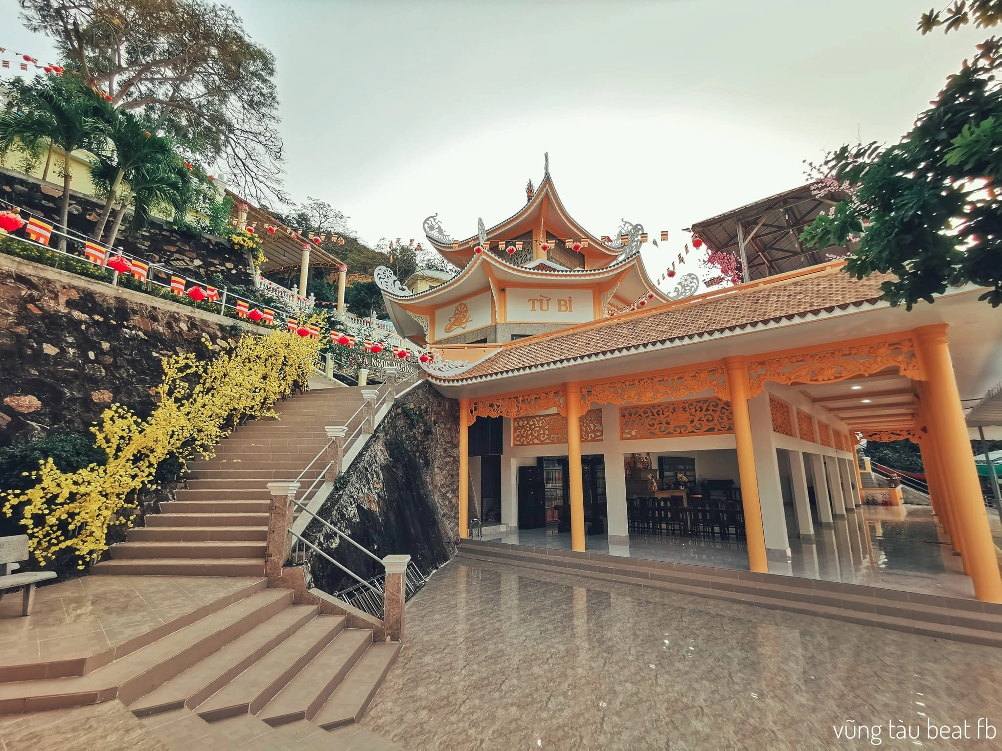 Bên Trong Tịnh Xá Ngọc Hương