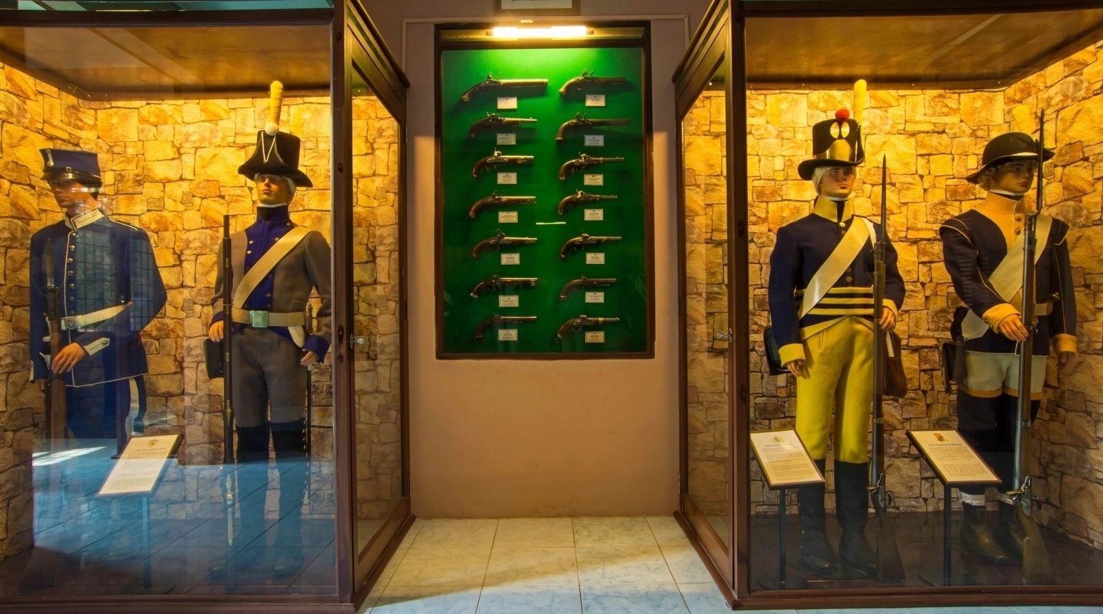 ảo tàng vũ khí toàn cầu Robert Taylor mở cửa tham quan ổn định từ năm 2016