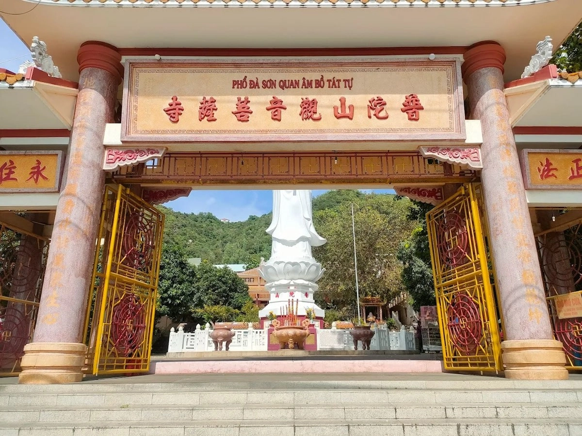 Cổng Vào Chùa Quan Thế Âm Bồ Tát