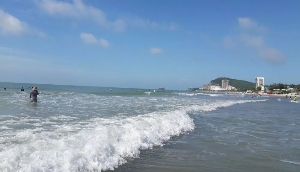 Những “lá chắn” trên sóng biển Vũng Tàu